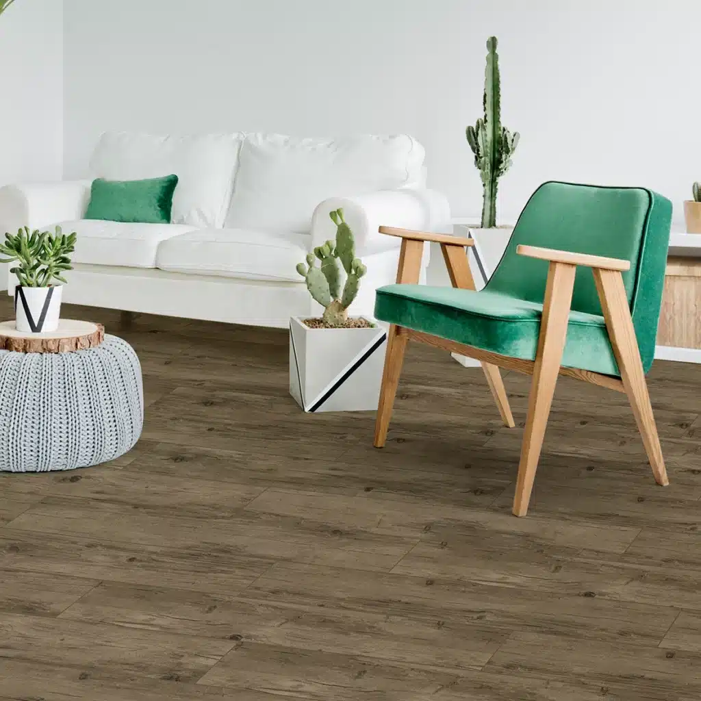 Hybrid plank flooring color: Oaktree Brown